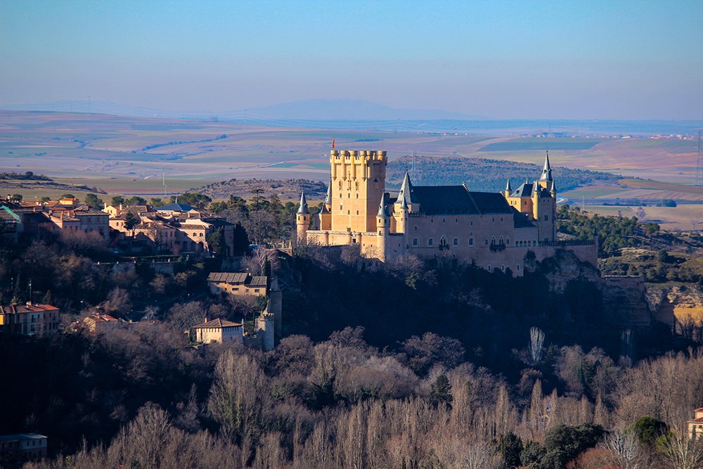 Vista del #Alcázar de Segovia desde el #Parador de Turismo. bit.ly/3jUzV8K

#segovia #spain #total_spain #españa #estaes_espania #spain_vacations #spain_greatshots #world_spain #enfoque_spain #espacio_spain #great_captures_spain #where2gonext #espagne #architecture