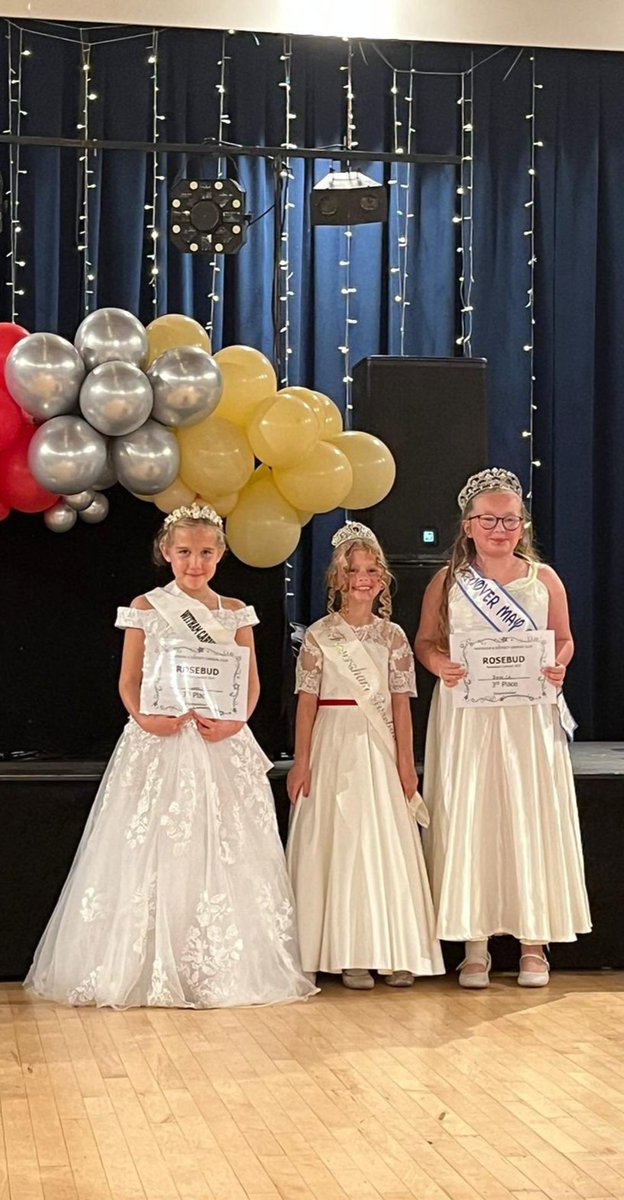 WithamCarnival's tweet photo. The Court attended their last carnival of the year at Faversham. The girls had a great time with the float all lite up the yummy tea and dancing the night away. Thank you to Laura and Mark for taking the girls.

1st Place Float &amp; Tableaux
3rd Place Rosebud 
2nd Place Jnr Court https://t.co/ukwj6Pm688