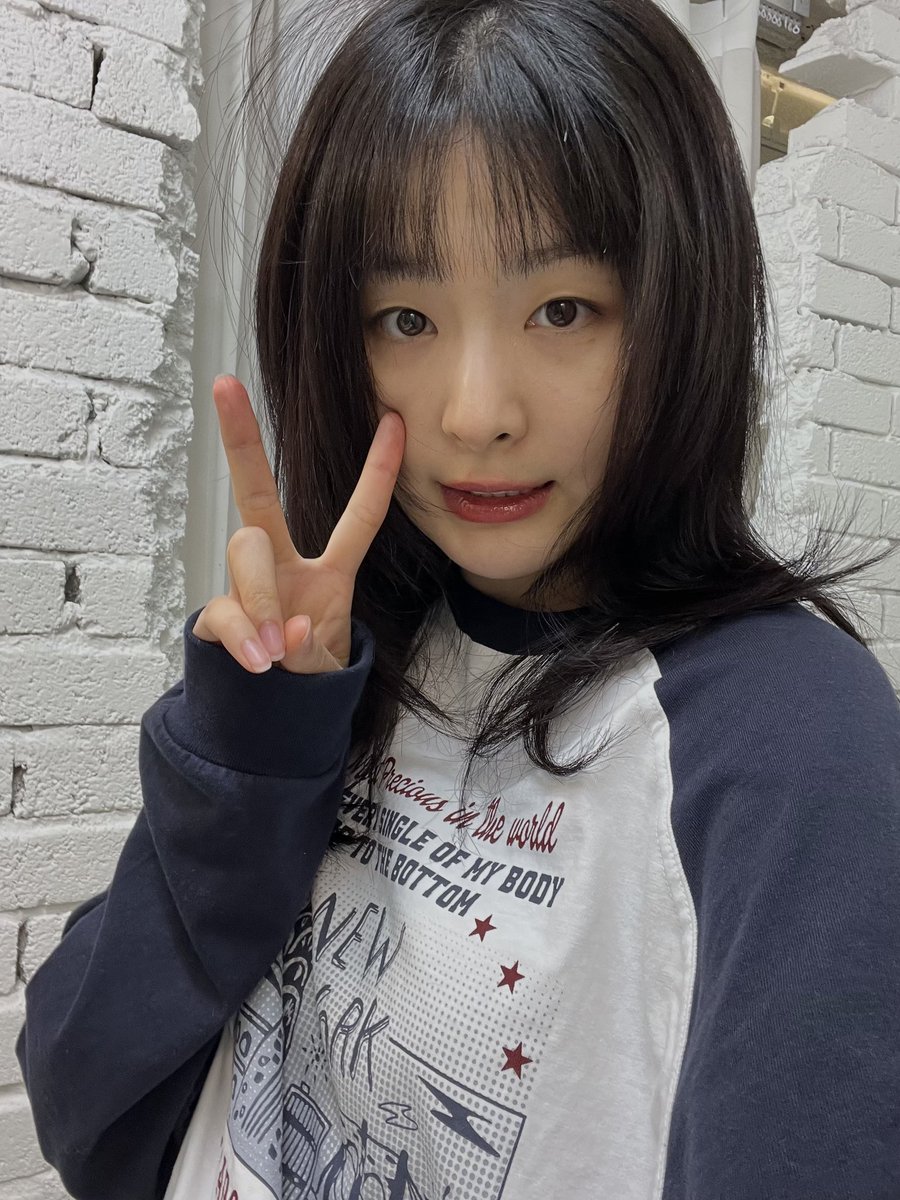 KSGUpdates's tweet photo. 230215 🐻💬

"somewhere between see-through and full bangs" https://t.co/bstGcMnAUT