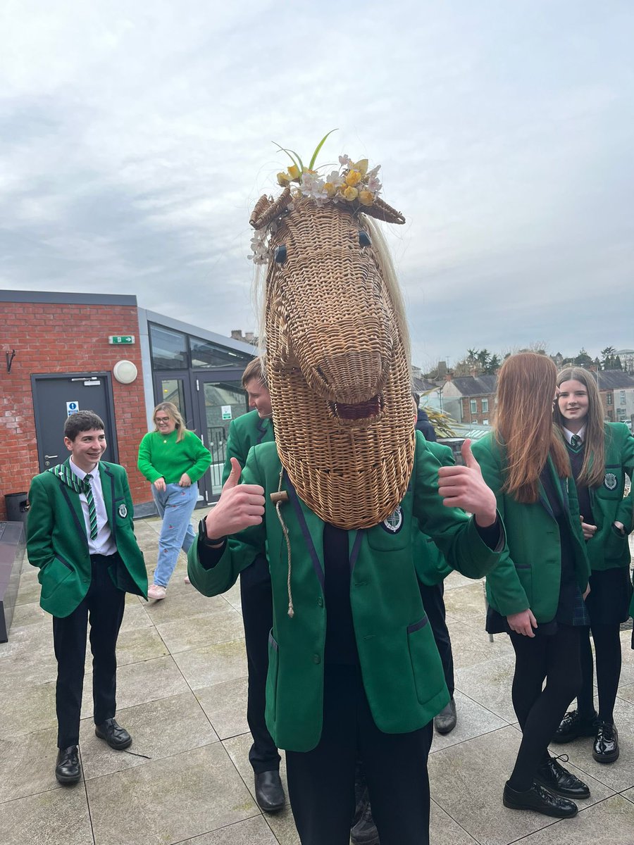 lismorefrenchd1's tweet photo. 💚Loving &amp; Living Languages 💚@lismorecomp Last week year 10 visited Navan Fort and Aonach Mhacha, a newly opened Cultúrlann in Armagh. Pupils were given insight into career opportunities with Irish. It was a chance to experience Irish culture and language first hand. https://t.co/pMrxTBlkcO