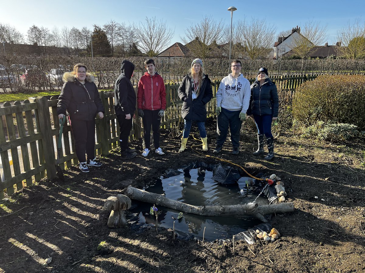 HumberNHSFT's tweet image. The SMASH project have been busy creating pond areas in schools as part of the Wildlife Pond Project being delivered in partnership with Mental Health Support Teams. 🍃

The Project focuses on young peoples' relationships with emotional wellbeing and Nature.