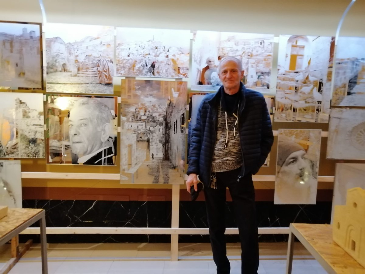 The 𝗮𝗿𝘁 𝗼𝗳 𝘀𝗮𝗻𝗱𝗯𝗹𝗮𝘀𝘁𝗲𝗱 portraits on mirrors ➡ 
Read the article by 𝗙𝗥𝗔𝗧𝗘𝗟𝗟𝗜 𝗣𝗘𝗭𝗭𝗔 𝗦.𝗿.𝗹.

🇺🇸
vitrumlife.it/en/larte-dei-r… 
-----
🇮🇹 
vitrumlife.it/larte-dei-ritr…

<a href="/FRATELLIPEZZA/">Fratelli Pezza sandblasting</a>  
#glass #glassindustry #sandblasting #mirrors