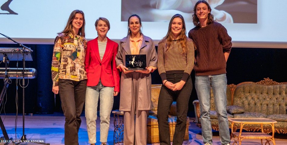 Carmien Michels wint literaire jongerenprijs De Inktaap 2023

Lees het hier: bit.ly/2Hbh6Kd

#winnaar #boekenlezen #CarmienMichels #Inktaap #literatuur #jongerenprijs