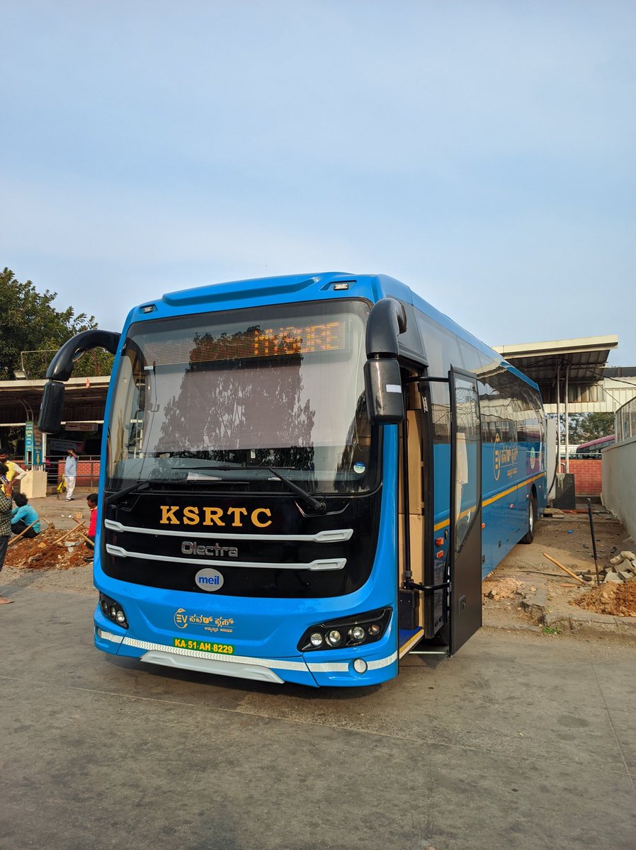 Mrunkno35367421's tweet image. Spotted KSRTC #ELECTIRIC beauty at MAJESTIC.😍  
  Waiting on malnad roads...
#POWERPLUS

@KSRTC_Journeys