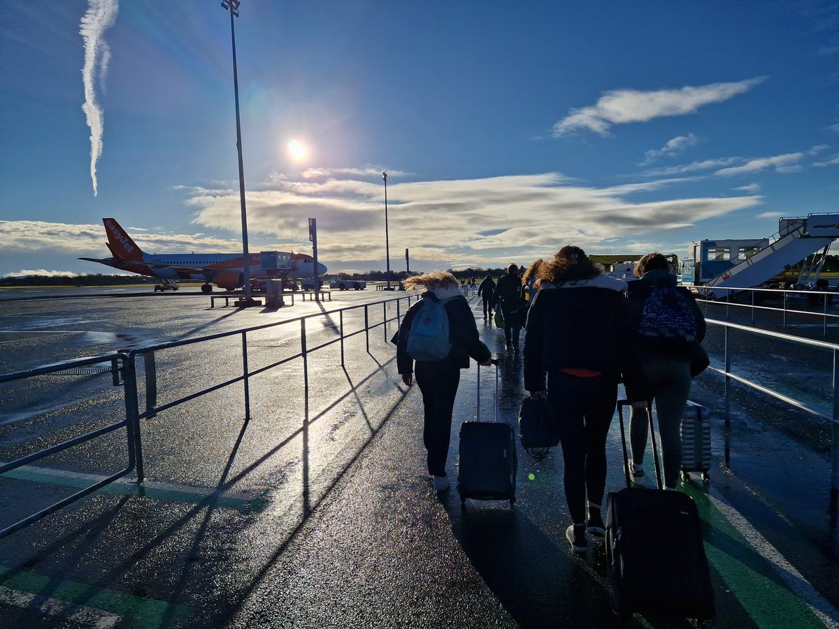newryyc's tweet photo. Ats us nai! On route π© to Bristol to meet with the Bristol Youth Council #YouthCouncils #Travel #PreVisit https://t.co/B2m3qjCO8v