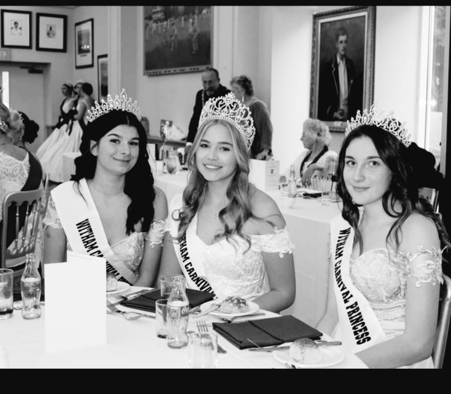 WithamCarnival's tweet photo. Our stunning Senior girls at the Court of Kent Senior Dinner. https://t.co/081TMo8The