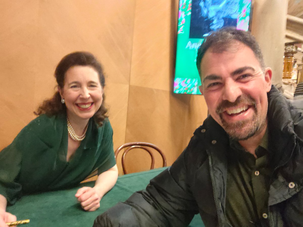 JDCH79's tweet photo. Thank you Angela @HewittJSB for a great all-Bach recital at @PalaudelaMusica. Listening to Bach in such a stunning venue, performed by the best of the best was an absolute joy.

Meeting you and getting my Bach score autographed was just the cherry on top! Thank you! https://t.co/Ip2TFuCRjp