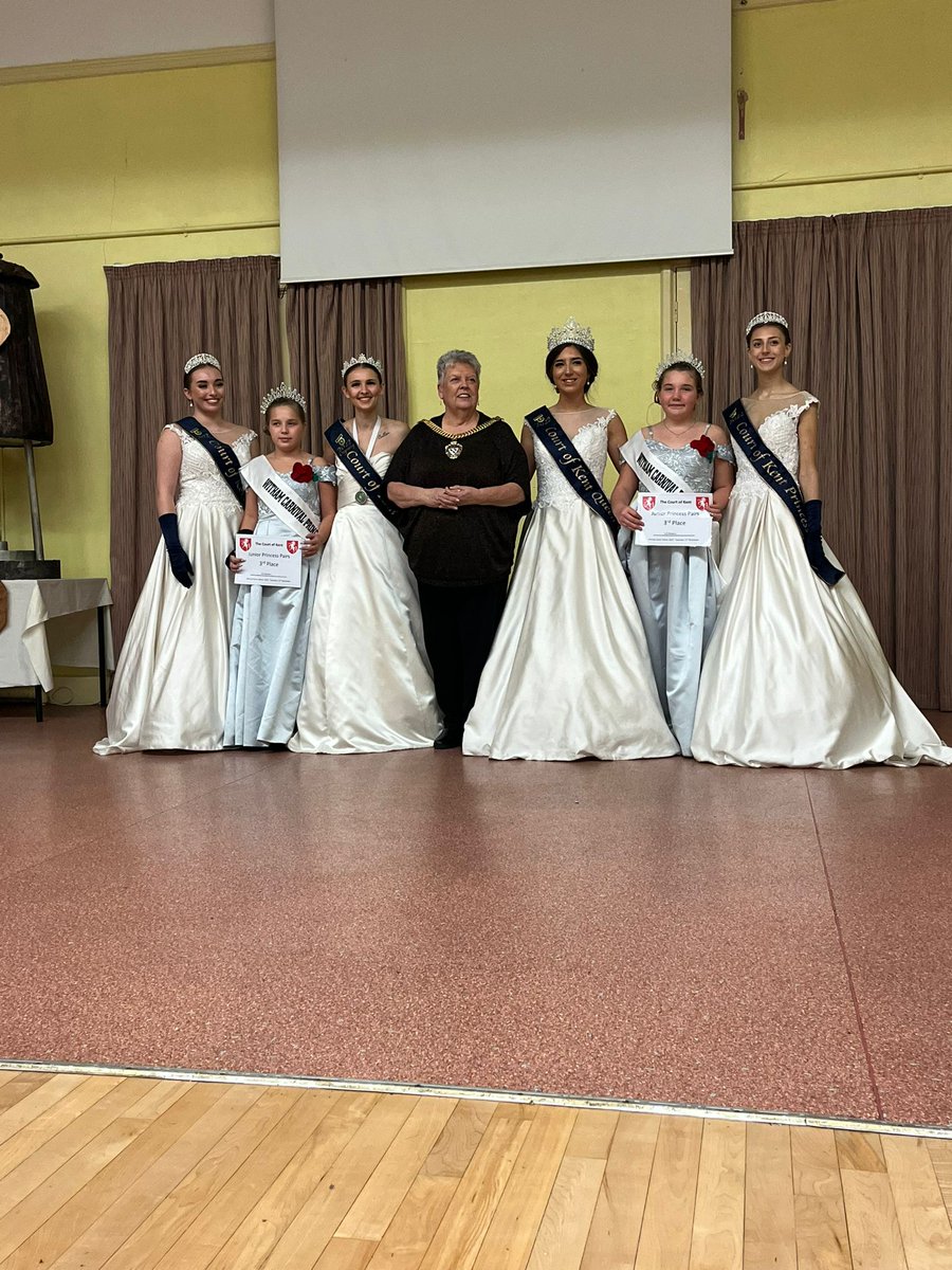 WithamCarnival's tweet photo. Our beautiful Juniors at the Court of Kent Junior Dinner. Well done for winning 3rd place Rosebud and 3rd place Princess Pairs. https://t.co/71iRWHL8AG