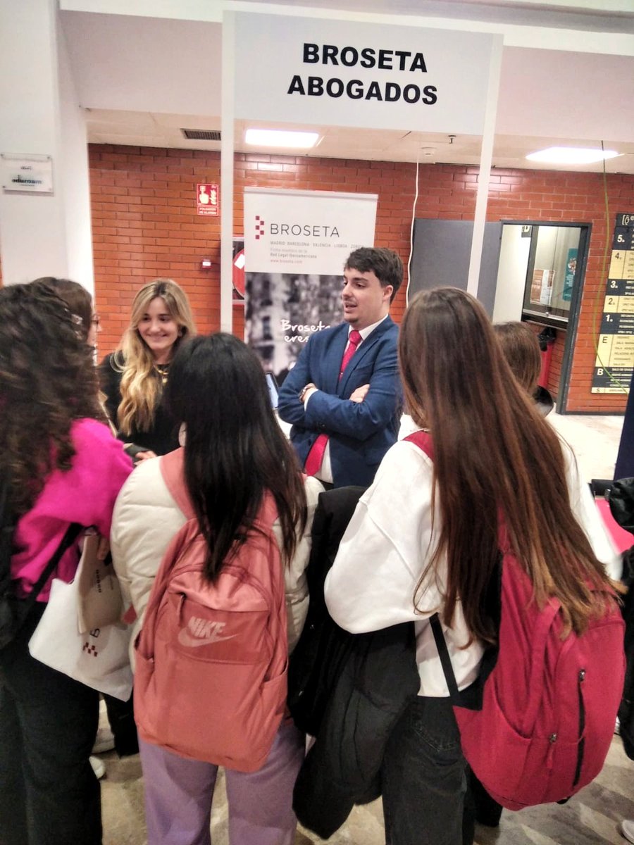 broseta_es's tweet photo. #TalentoBROSETA📌 Ven a visitarnos a nuestro Stand en el Foro de Ocupación de la Facultad de #Derecho de la #UniversitatDeValència que se celebra hoy y mañana. 📚 ¡Os esperamos! ✅
#equipoBROSETA
https://t.co/GyrFAq56V2 https://t.co/r8T1SsYxJM