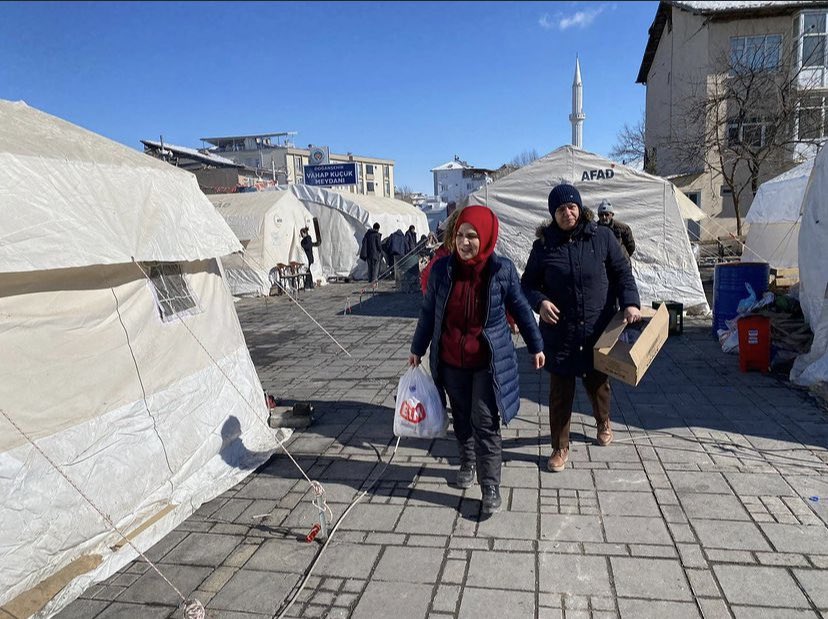 gencliksivas's tweet photo. Deprem bölgesine yardımları için belediyemize teşekkür ederiz🙏                        

#sivasbelediyesi #sivas #deprem https://t.co/Sto5lQoXjN