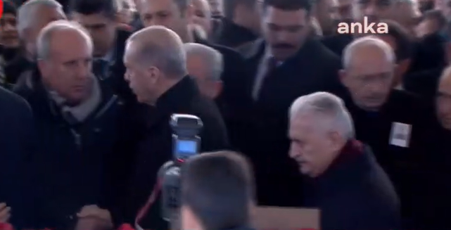 darkwebhaber's tweet photo. Muharrem ince: (Erdoğan ile tokalaşma hk.)

"Benim magazinle işim yok, memleketimin başı belada. Kim kiminle tokalaşmış beni hiç ilgilendirmiyor. Ciğerim yanıyor benim." https://t.co/TiXDPQGUrG