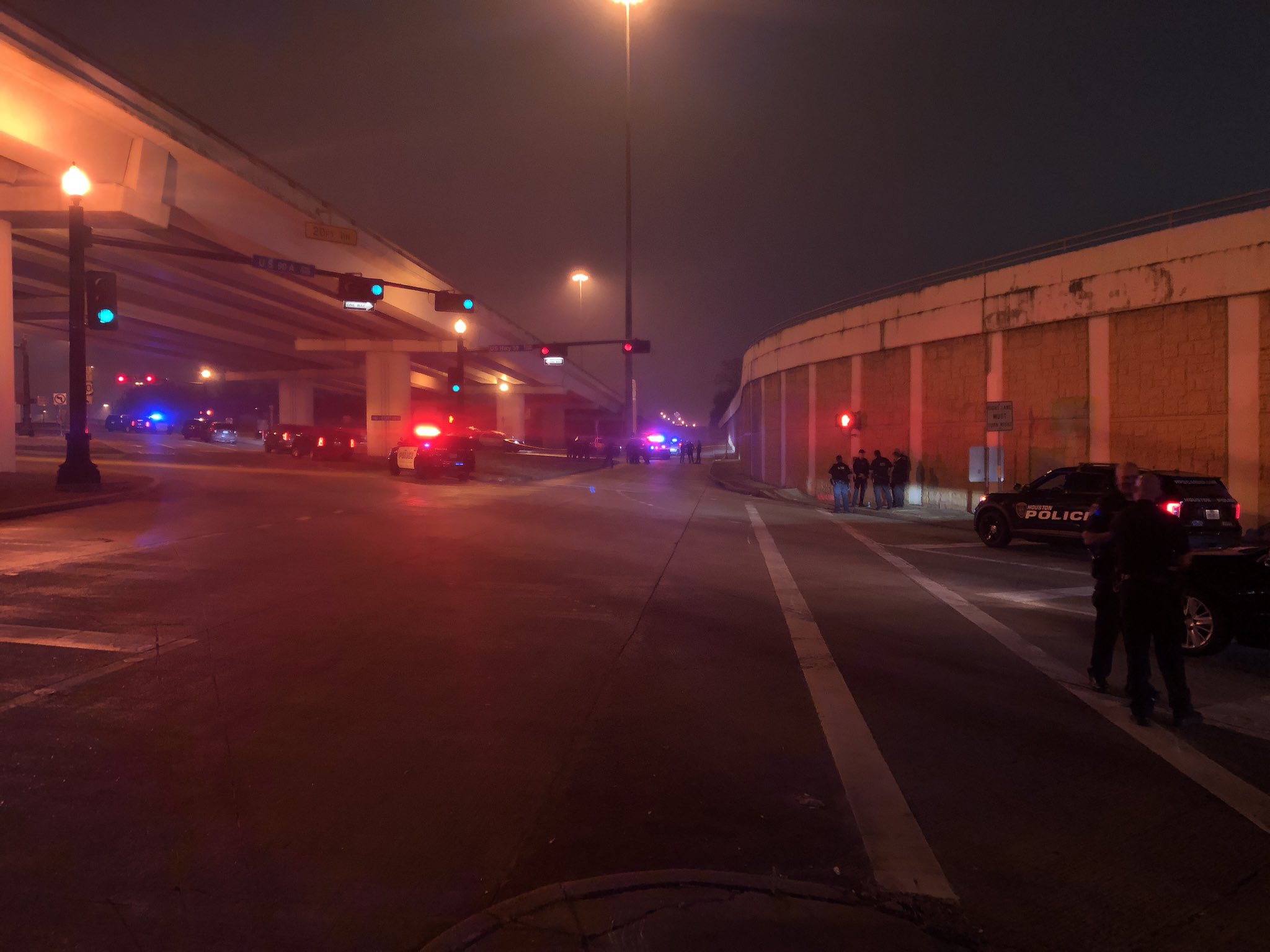 houston-police-on-twitter-hpd-commanders-and-pio-are-on-scene-of-an