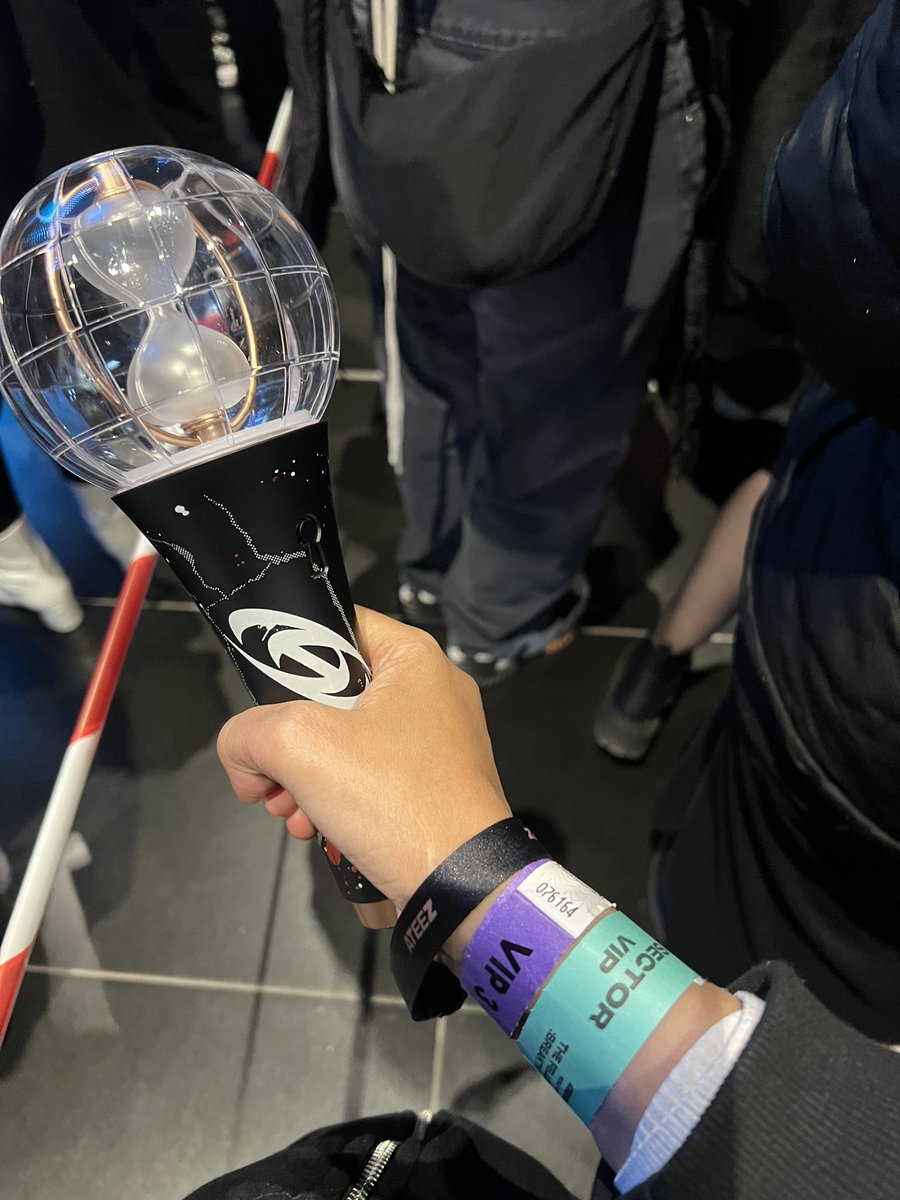 JoongHara777's tweet photo. What a great experience!! Thank u my ❤️ @ATEEZofficial #sectorvip #souncheck walau aku rendah hahaha i really enjoyed my time. They are all so handsome!!! Wooyoung and Hongjoong you gais will always be my ults dont worry 🤭❤️ even tho i shouted alot for yeosang, hwa and yunho 🤭 https://t.co/KyTMjhwLn8