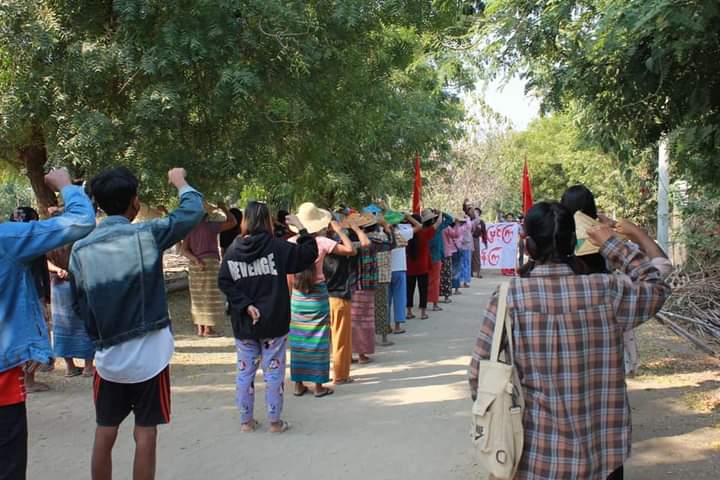 AugustMoe11's tweet photo. 707-day anti-military demonstration was continued by the protesters of Yinmarbin - Salingyi All Villages Strike in Sagaing Region on February 15.

#CrimesAgainstHumanity
#2023Feb15Coup
#WhatsHappeningInMyanmar https://t.co/jvrBonOQZ6 https://t.co/akn0SSPbH0