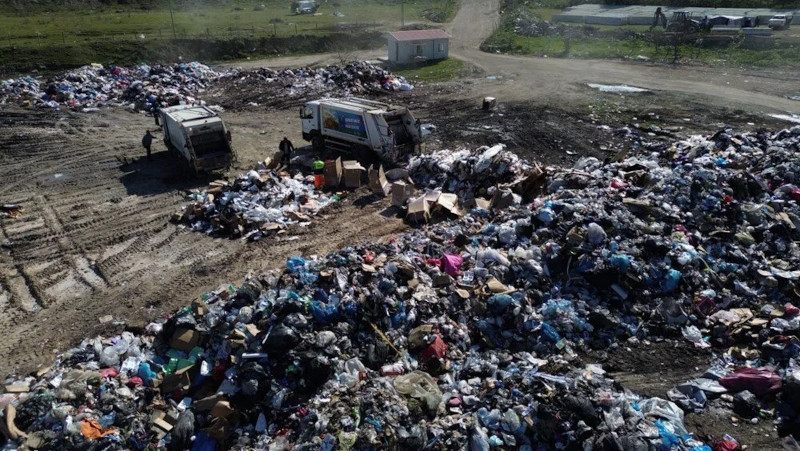 📍ÖZEL HABER | ELİF BAYBURT
Şimşek: Deprem bölgesinde çevre ve halk sağlığı kritik bir sorun 

🔹Su, tuvalet ve hijyen ürünlerinin hızlıca sağlanması gerekiyor ki burada bir salgına yol açmasın, çünkü salgına çok yatkın bir durum var burada.

➡️bit.ly/40TC8lk
