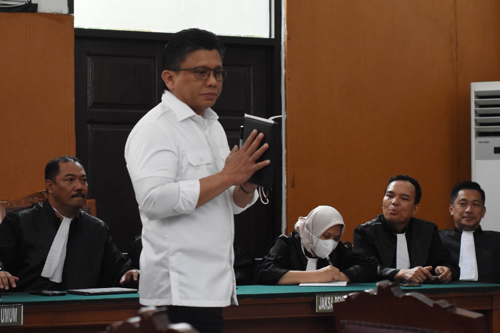 Rekap vonis tersangka kasus Brigadir J sejauh ini :

Ferdy Sambo : Hukuman mati
Putri C : 20 tahun penjara 
Kuat Ma'ruf : 15 tahun
Ricky Rizal : 13 tahun
Richard Eliezer : 1 tahun 6 bulan

Rate 1-10 kinerja majelis hakim? 🤔