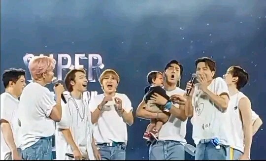 ValeryBauthizz's tweet photo. En resumen del SS9 Día 1
SJ: "No queremos irnos de México, haremos todo lo posible por venir más seguido y que no tengan que esperar mucho por nosotros. Vamos a regresar porque nos gustan los tacos,y en Corea no hay tacos,y nosotros queremos comer tacos.
..Aah,y también por ELF https://t.co/iNqbZkcAnC