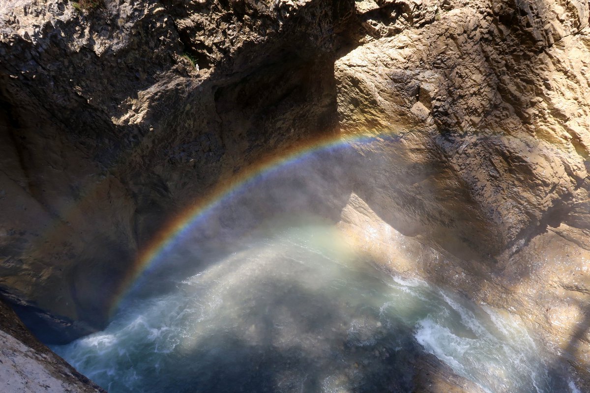 beckerpeloso's tweet photo. Guten Morgen 🌞

Die Hoffnung ist der Regenbogen über den herabstürzenden jähen Bach des Lebens.

Friedrich Nietzsche

Lasst uns #Hoffung haben heute - auf #Frieden https://t.co/4qCa35ehZR