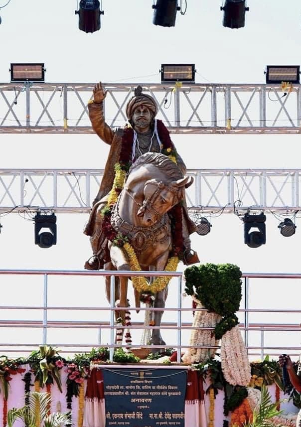 rathod_damini's tweet photo. केवळ बंजारा समाजालाच नव्हे, तर संपूर्ण जगाला सुख, शांती, समृद्धी व मानवतेचा संदेश देणारे महान संत श्री सेवालाल महाराज यांच्या जयंती निमित्त विनम्र अभिवादन. 💐🙏🏻🏳️ https://t.co/phgjkot8HM