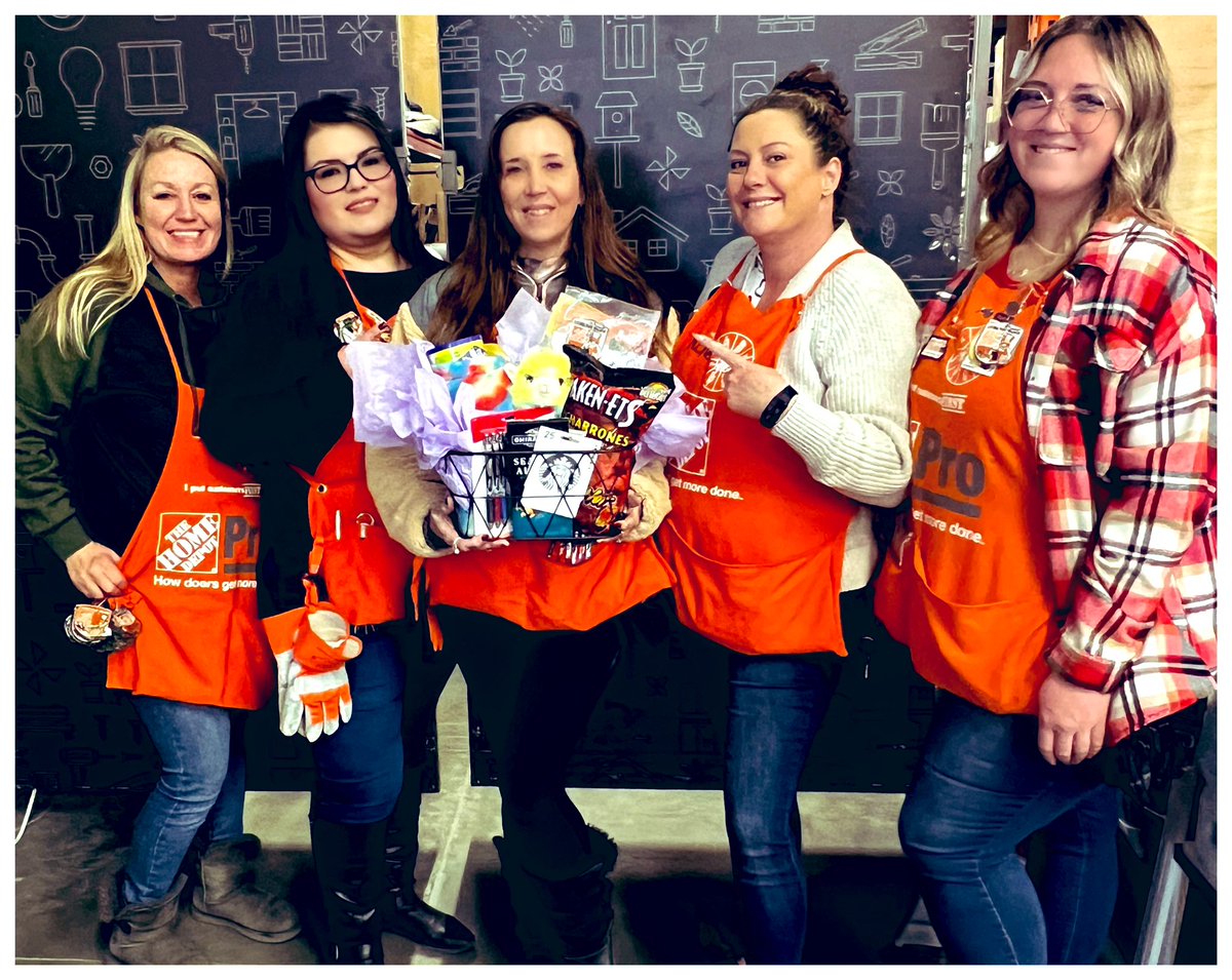 0667_OASM's tweet photo. 🎉Congratulations 🎉to Jennifer our Pro DS!! Thank you for consistently taking care of our Pros!! Great job ending the year with a bang!! We appreciate you! @HD8526 @kellie69331611 @MariaMASM6971 @josephgarciathd https://t.co/rkRNMX6Oex