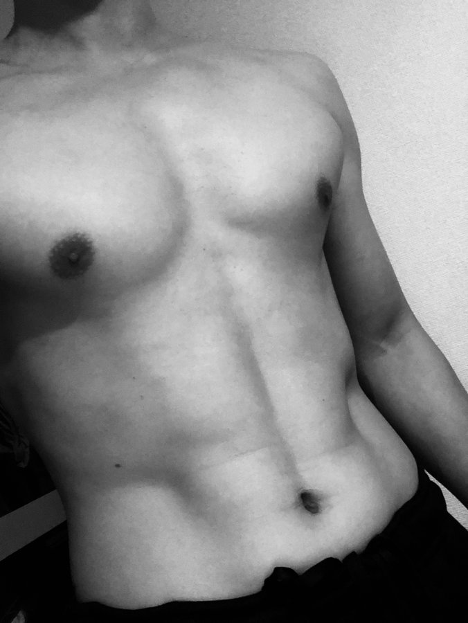 筋トレ始めて1年経って成果出てきたかな！
#筋肉質　#裏垢男子