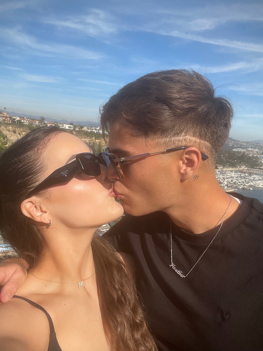 heatherrshipley's tweet photo. happy valentine’s day 🫶🏻👩‍❤️‍💋‍👨 https://t.co/JmdMANvooK