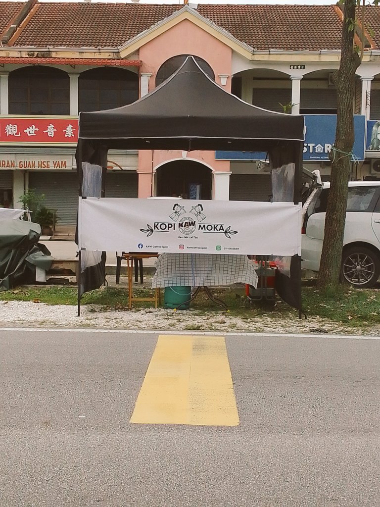 luzzayer's tweet photo. Hi, alhamdulillah terbukalah gerai kopi tepi jalan berkonsepkan 'slowbar' dgn teknik seduhan kopi menggunakan moka pot. Yang mana nak rasa kopi dari moka pot jemput singgah. Thank you pd yg bantu rt dan like.😍 @MohKeIpoh @ngopiss @DiscoverIpoh @twt_ipoh @JJCMPERAK @iloveyouIPOH https://t.co/YTrWorPKAp