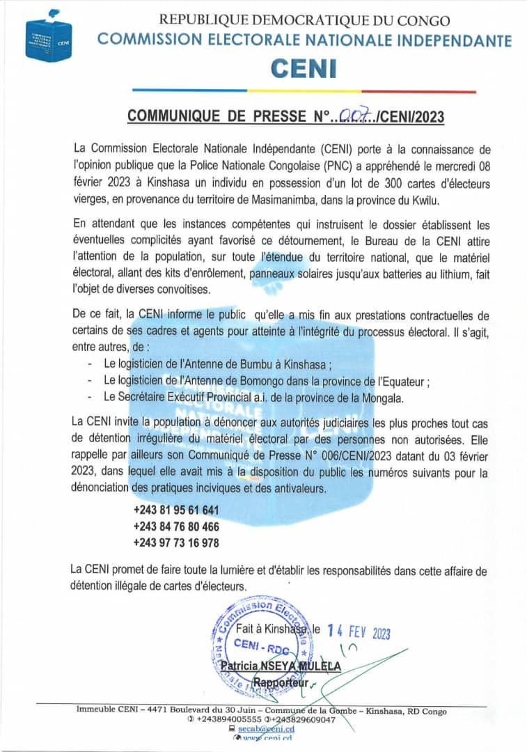 CongoleseTimes's tweet photo. #RDC: Un individu en possession d'un lot de 300 cartes d'électeurs vierges, en provenance du territoire de #Masimamba, dans la province du #Kwilu, arrêté. https://t.co/dOlfy8M94U