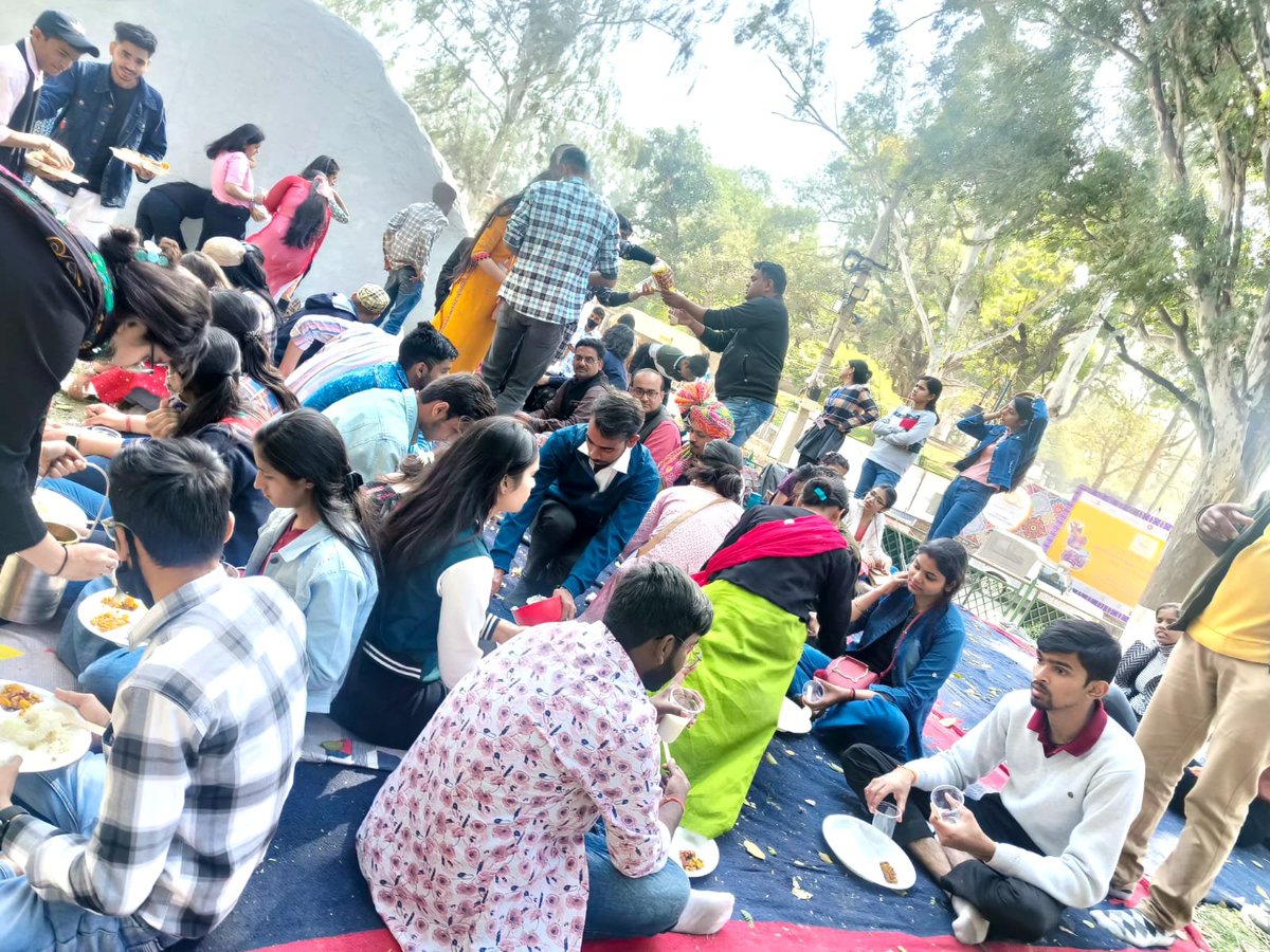 DietBhola's tweet photo. #EducationalExcursion

DIET, BNN organized local educational excursion at Surajkund International Craft Mela 2023, where Community Lunch was  served to D.El.Ed. Trainees and Faculty to inculcate collaboration, cooperation and most importantly sitting together for meal. https://t.co/ne7RJ81kAD