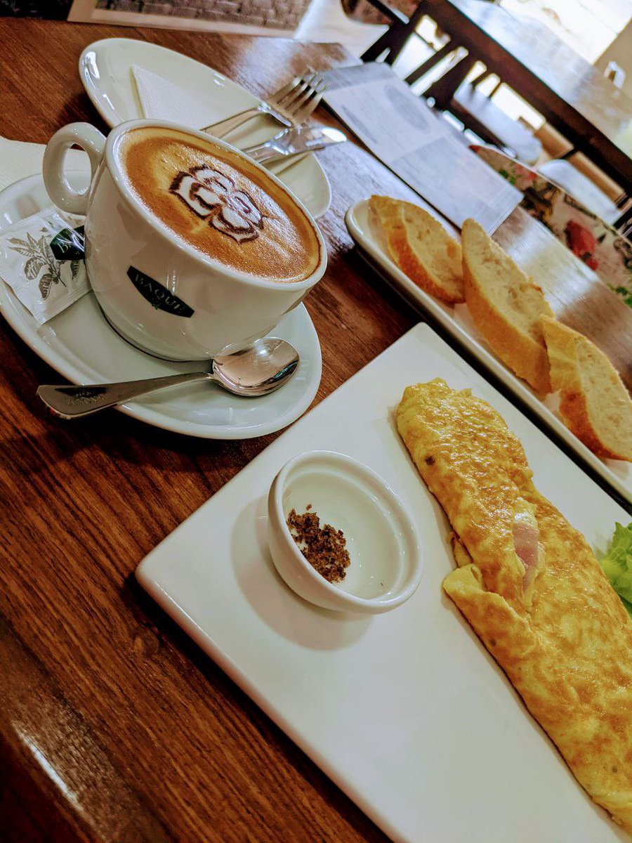sandramarilyne's tweet photo. Si vous êtes fan de café et que vous habitez sur Lomé je vous recommande fortement le BAQUÉ café! Expérience café exquise et service client on point! En deux ans je n’ai jamais été déçue 👌🏾 https://t.co/qlruoMVp32