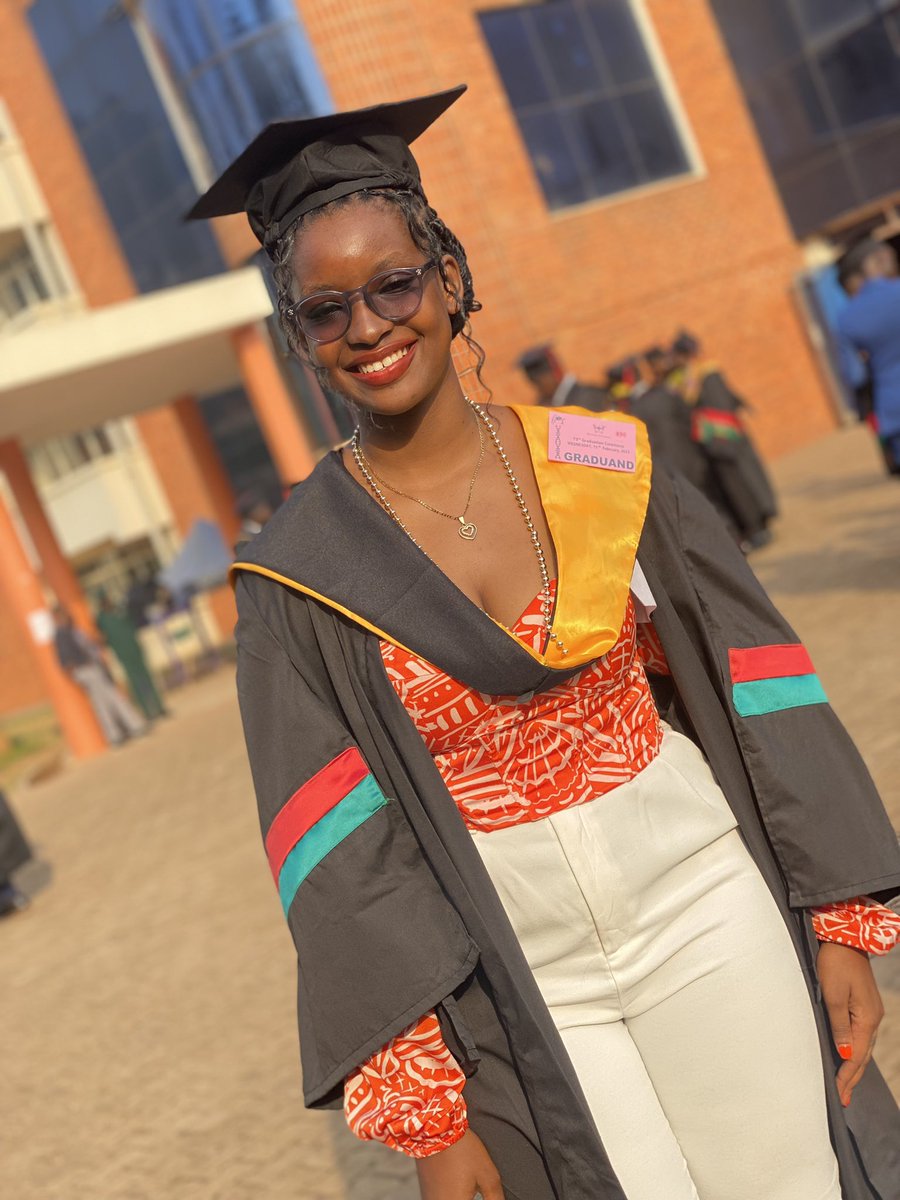 yvevy_yvevy's tweet image. Today I graduate with a bachelor’s degree in Computer Science.Thanks be to God.