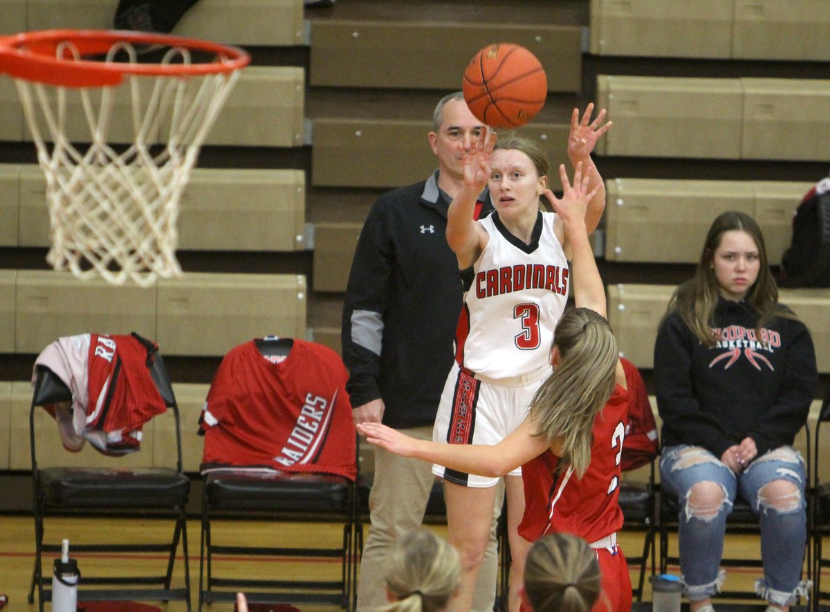 The Chi-Hi girls basketball team battled back from a late 5-point deficit to snap a 20-game losing streak with a 47-44 win over Medford on Tuesday. 
STORY: chippewa.com/sports/local/p…
PHOTOS: chippewa.com/sports/local/i…