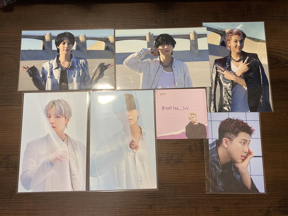 vantes_luv's tweet image. SELLING A LOT OF MY PCS AND EXTRA MERCH DM ME IF UR INTERESTED #btspcs #wtsbts #btswts #wtsbtsmerch #sellingbts #btsselling #btssale #btspcsale #btsmerch #btsmerchsale