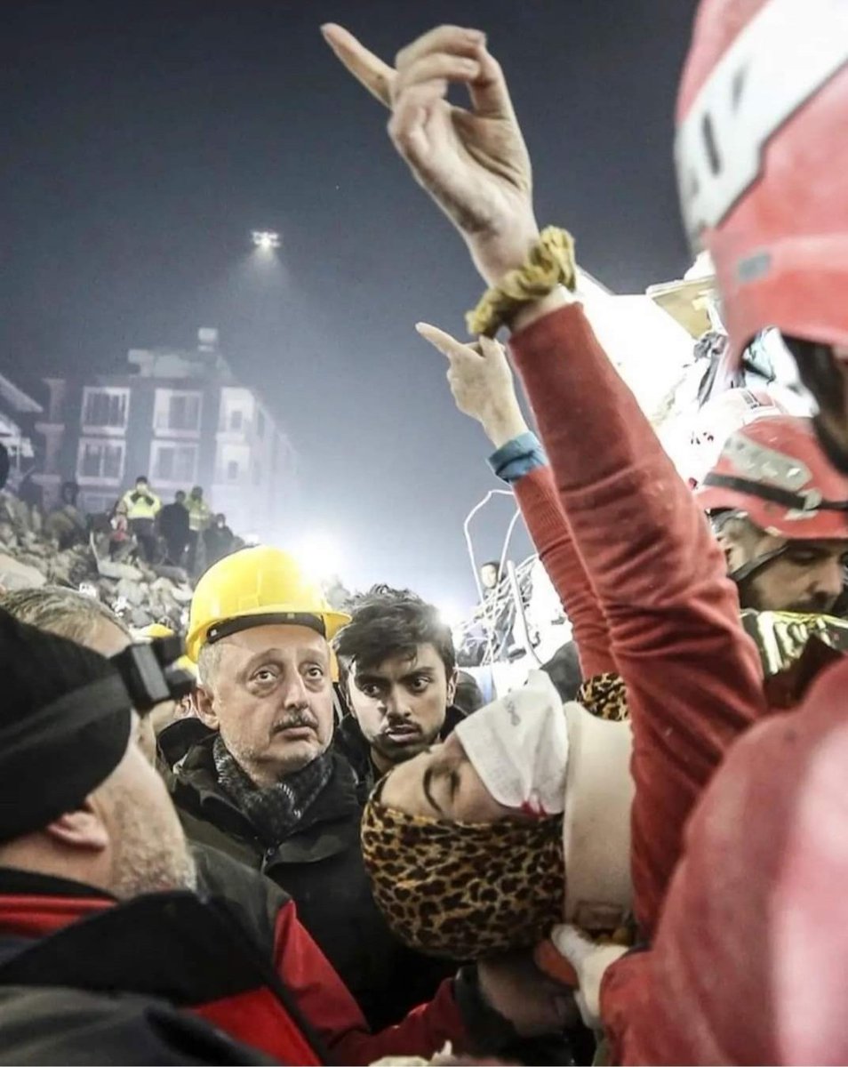 SekmenNar's tweet photo. Kurtulan canları görmek canlı şahit olmak ve emek vermek kıymetli başkanımız @tahirbuyukakin rabbim yar ve yardımcınız olsun sizinle gurur duyuyoruz. https://t.co/Y9HgvIUpWM