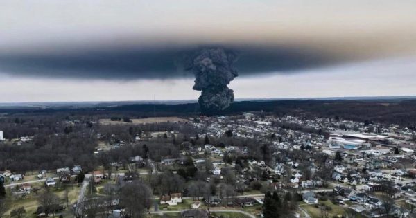 NEWS: #TankTransportNews #Accidents #Chemicals #ChemicalSpills #EPA Derailed Train Nuked Ohio Town dlvr.it/SjRLBb