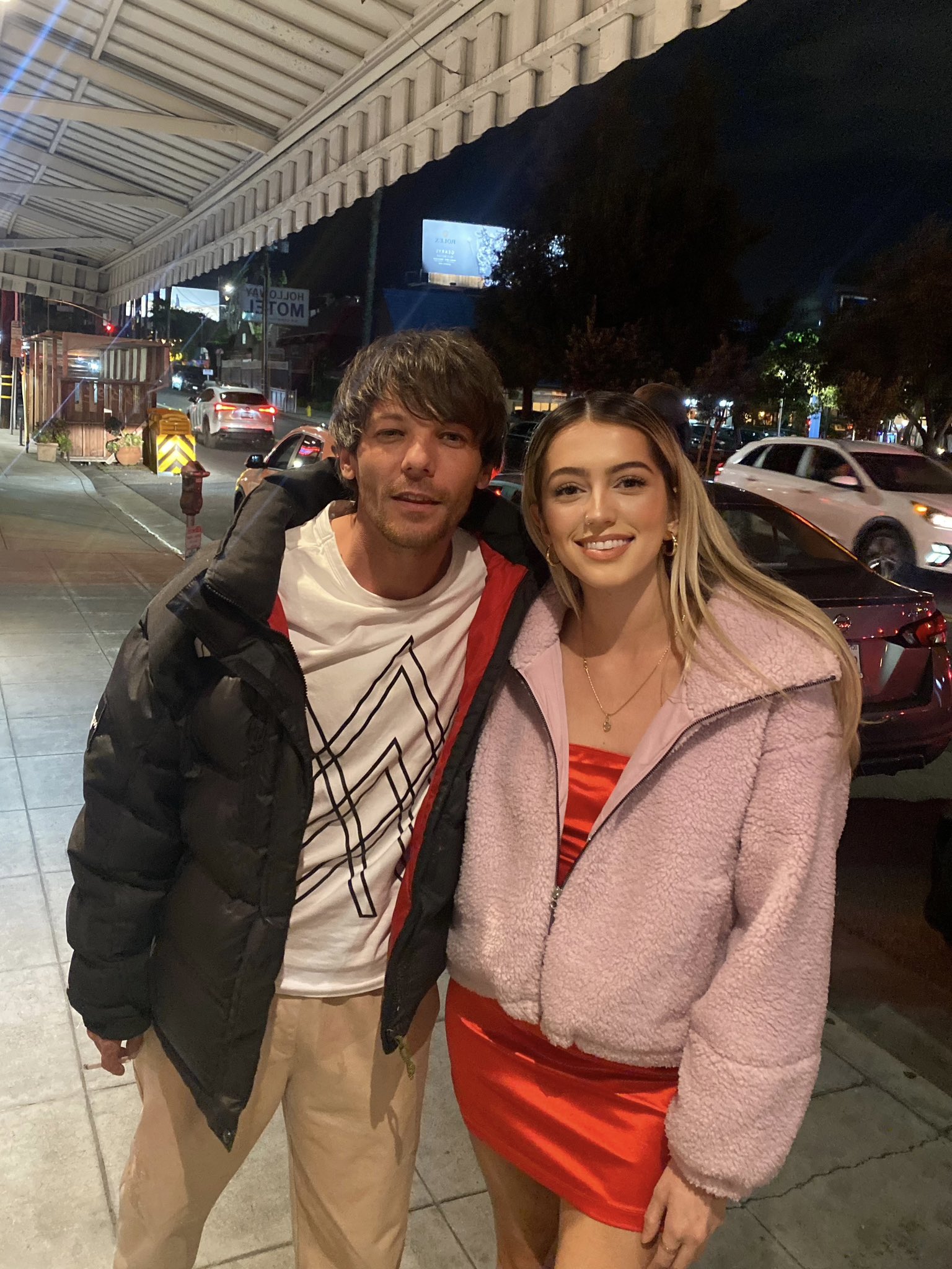 happy v day! look who i found 🤠 https://t.co/5yGWZdTklc