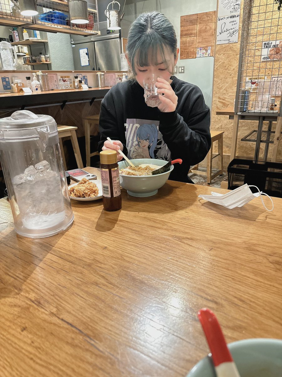 mogmogmo9ra's tweet image. 右手前のネギ味噌マヨTKGは明日やります。味噌がいい匂い過ぎて朝ごはん食べたのに私と未来は異様にお腹がすいたので今日は沢山食べます。今日だけ、、、今日だけだから、、、、