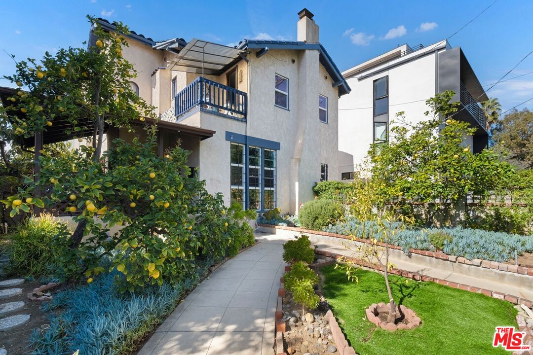 homesbydanny's tweet photo. New Listing! $1,549,000.00, 4BR, 3BA, 1939 Carmen Ave, Los Angeles, CA 90068, Full Details https://t.co/j6CWFstUM5 https://t.co/ZqjycdtAcW