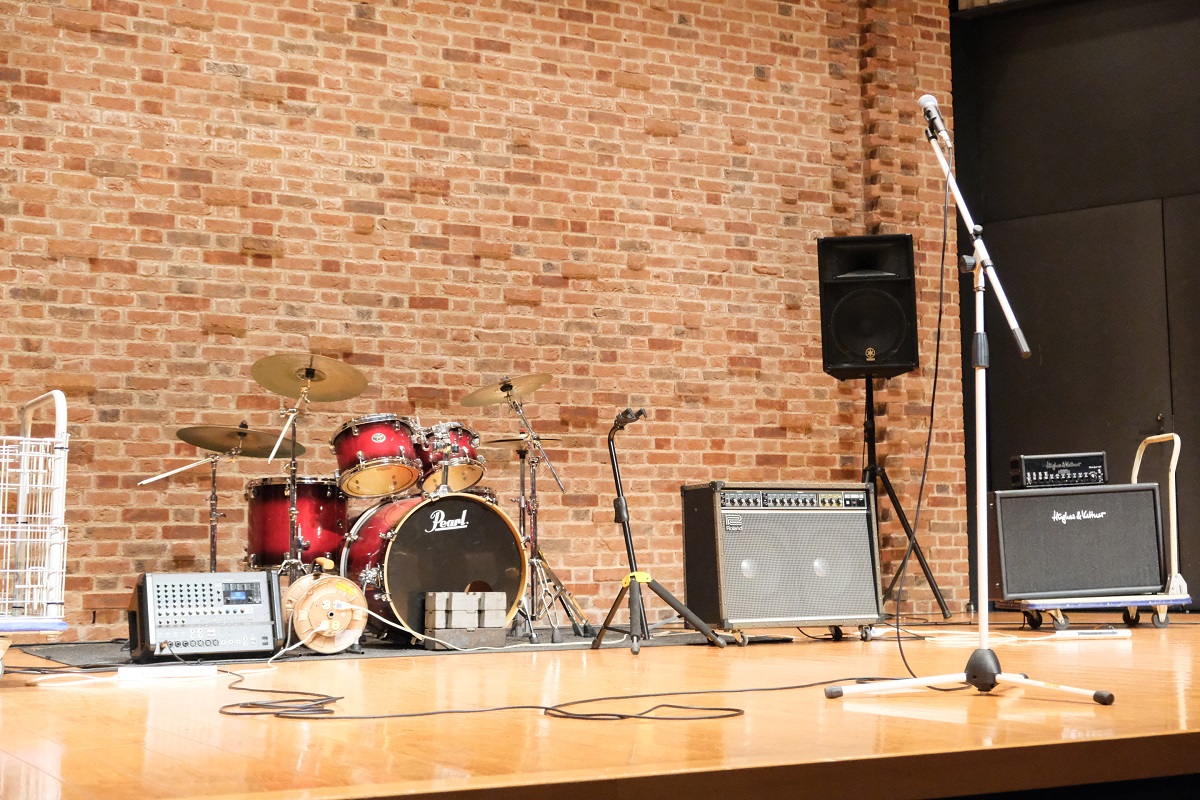 seinan_gu's tweet photo. 西南コミュニティーセンターでライブ中の軽音楽部 @seinan_k_on を📸
今回のライブは、くじびきでバンドメンバーを決める「くじびきライブ」だそう!

皆さんお上手でした👏

#西南 #西南学院大学 https://t.co/daDEpraavb