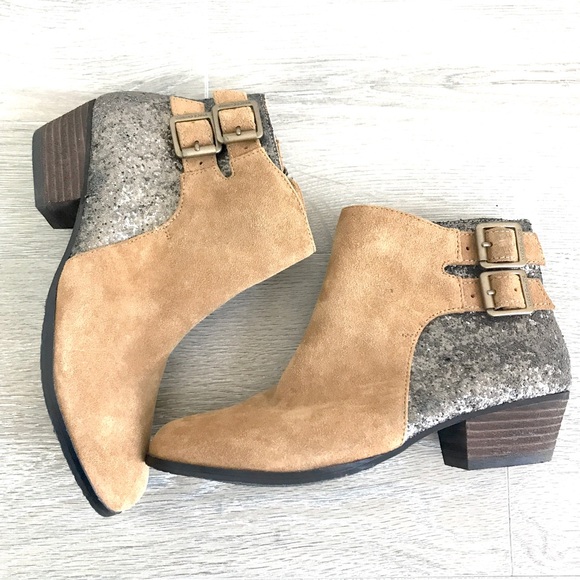 meetthemosleys's tweet photo. So good I had to share! Check out all the items I'm loving on @Poshmarkapp from @Neecey40 #poshmark #fashion #style #shopmycloset #vincecamuto #isabelmaternitybyingridisabel #astr: https://t.co/jYpZtcOEf5 https://t.co/5opHLtZ9Ja