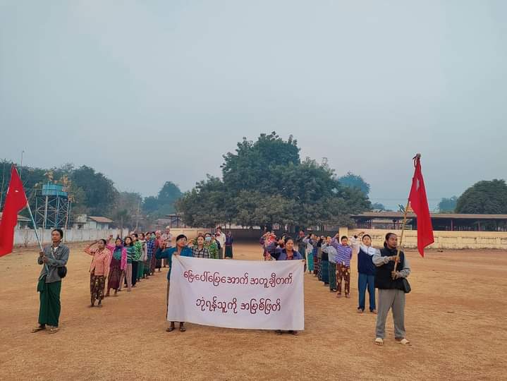 AugustMoe11's tweet photo. Pro-democracy residents in the northern part of Yinmarbin township continued their daily anti-dictatorship demonstration on February 15.

#CrimesAgainstHumanity
#2023Feb15Coup
#WhatsHappeningInMyanmar https://t.co/qXzqdlmANB https://t.co/OK4DN8yI5w