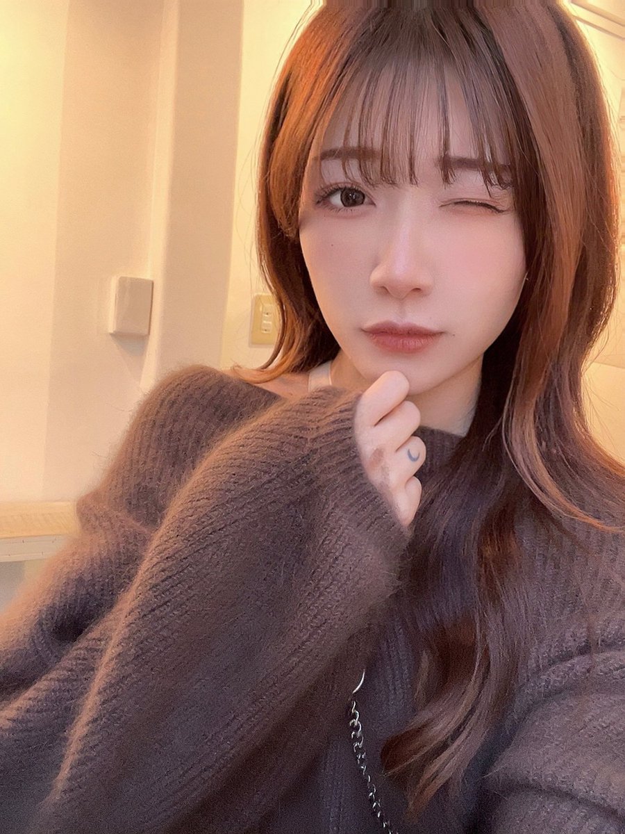 カフェでの憩いの時間です~🤗
忙しい仕事が一段落してきましたね~❣
本当に無人島に行って休憩したいです😥