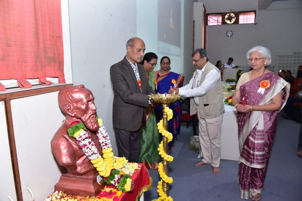 Ganeshhingmire's tweet photo. Honoured to be Chief Guest at K B Joshi Institute of Information Technology for National Seminar on IPR key for Socioeconomic growth of India,this is women's college, I took opportunity to share facts &amp; figures pertaining to Patent &amp; GI leading to prosperity in India @amitabhk87 https://t.co/Q9D9bHYRvF