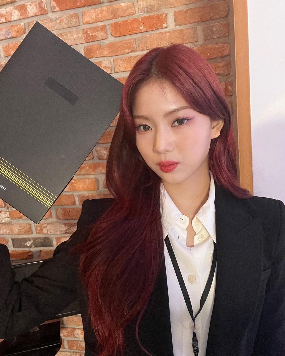 swithcafe's tweet photo. instagram update 
#ISA #아이사 https://t.co/4YsGKh0a0q