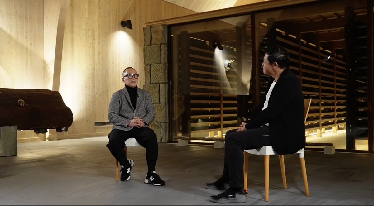 fukui_design's tweet photo. 「つなぐデザイン」動画配信中
グラフィックデザイナー　佐藤卓さんと、黒龍酒造八代目蔵元　水野直人さんが語る、様々な「つながり」についてご視聴ください！
https://t.co/aokPX1epn1 https://t.co/St7YJtwMXj