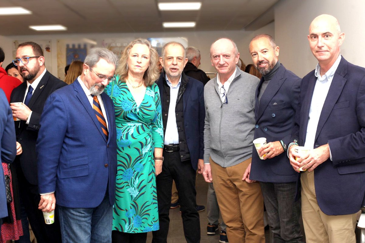 JosGOSALBEZ1's tweet image. Junto con nuestros candidatos @FloresJuberias y @JuanmaBadenas en el tradicional  𝙎𝙤𝙥𝙖𝙧 𝙙𝙚 #𝙁𝙖𝙡𝙡𝙚𝙨2023 de @FallaLantiga con la presencia del artista fallero #CarlosCarsí.

Cuenta atrás para unas Fallas que se prevén de lo más intensas.😉