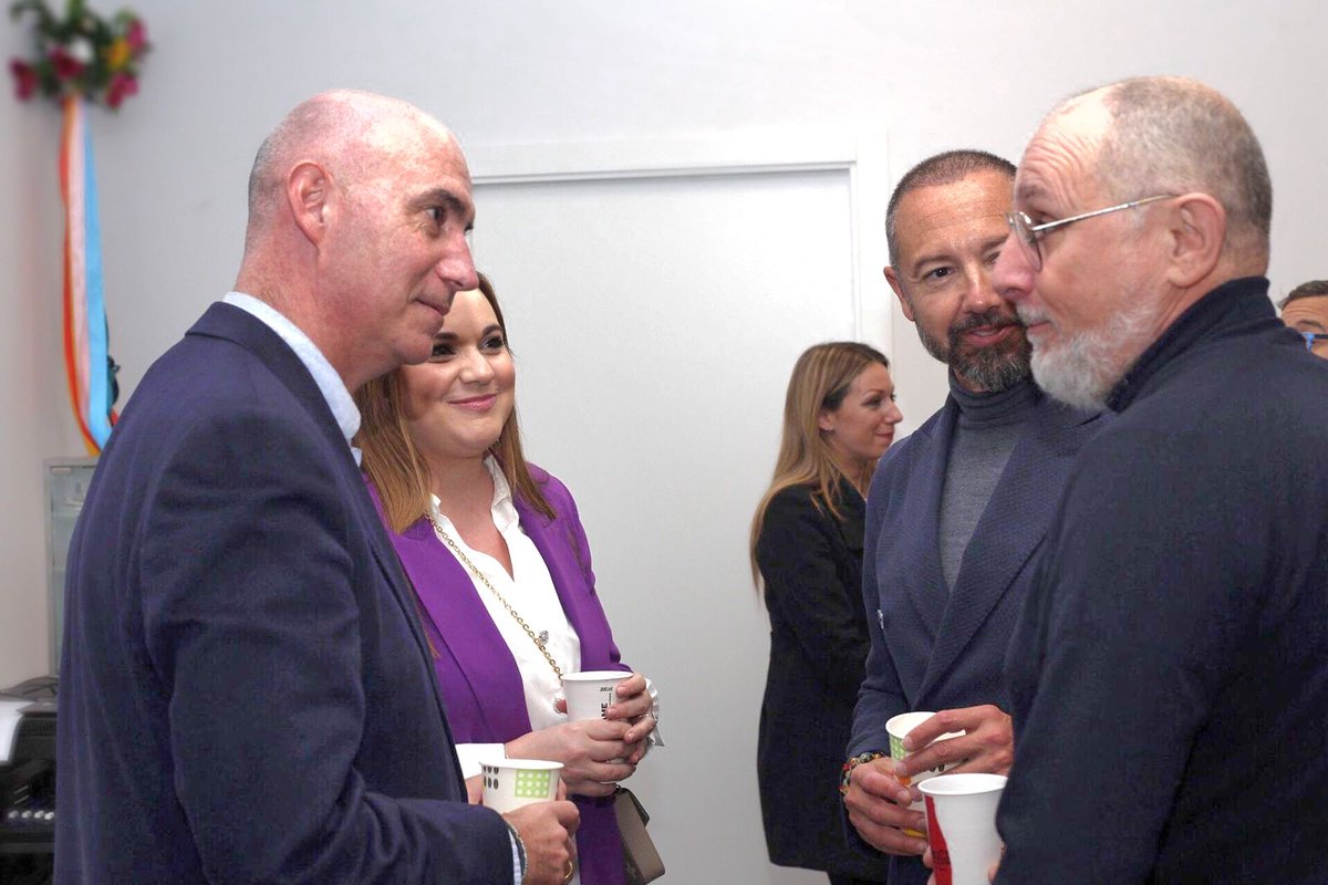 JosGOSALBEZ1's tweet image. Junto con nuestros candidatos @FloresJuberias y @JuanmaBadenas en el tradicional  𝙎𝙤𝙥𝙖𝙧 𝙙𝙚 #𝙁𝙖𝙡𝙡𝙚𝙨2023 de @FallaLantiga con la presencia del artista fallero #CarlosCarsí.

Cuenta atrás para unas Fallas que se prevén de lo más intensas.😉