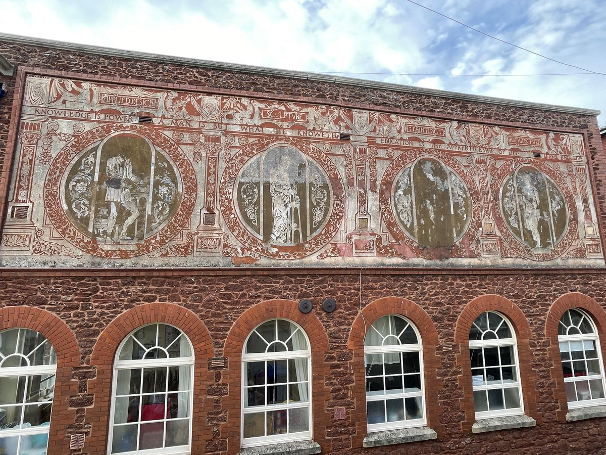 #wednesdaywallpaintings 

Large ‘sgraffito’ panels on the East side of the School of Art and Science, Paignton, Devon designed by the first headmaster, Arthur George Wallis. School opened on its present site in Bishop’s Place in 1908. #paigntonheritage