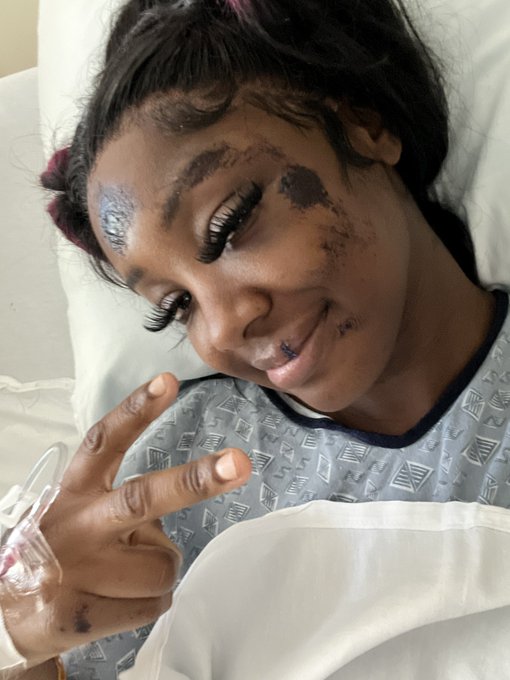 1 pic. 8 days apart, say cheeeese Deja ? https://t.co/xak2Q3RRwG