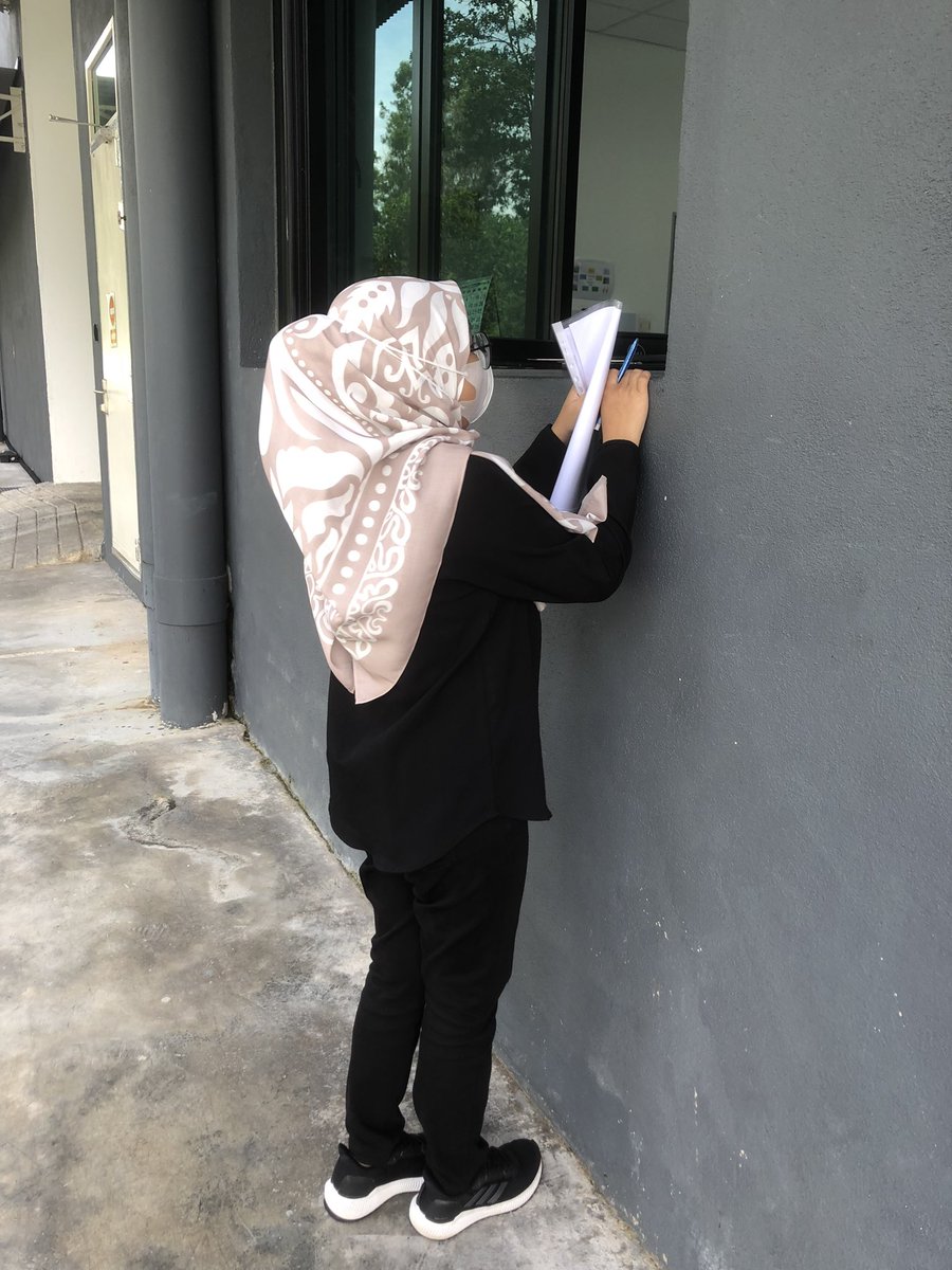 ishanajiha_'s tweet photo. Latte 1pc left!!! 🤎🤍
Candid from my colleague 😂 boleh la eh, sbb tak sempat nak selfie and ambil gambar sendiri. Yang penting, Latte ni cantik yeee dalam gambar and bila org tengok 🤪
Jom siapa nak habis Latte https://t.co/I0lRMMgQix #CoffeeEdition https://t.co/9vl7eYhqIc